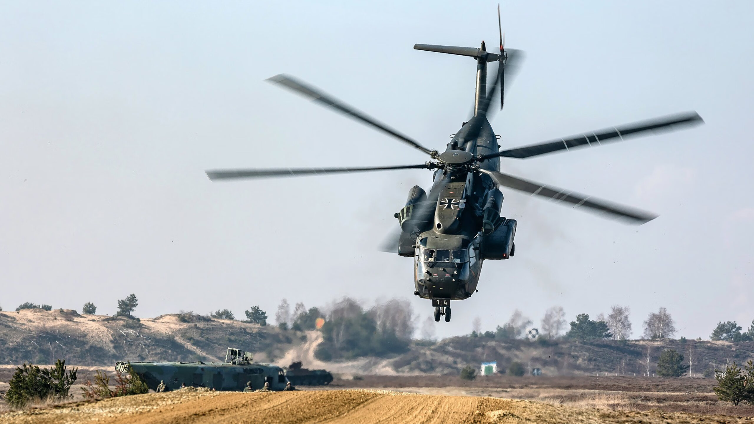 球队是否根据球员疲劳数据调整边路与中路组织重心，分析球队状态从哪里入手